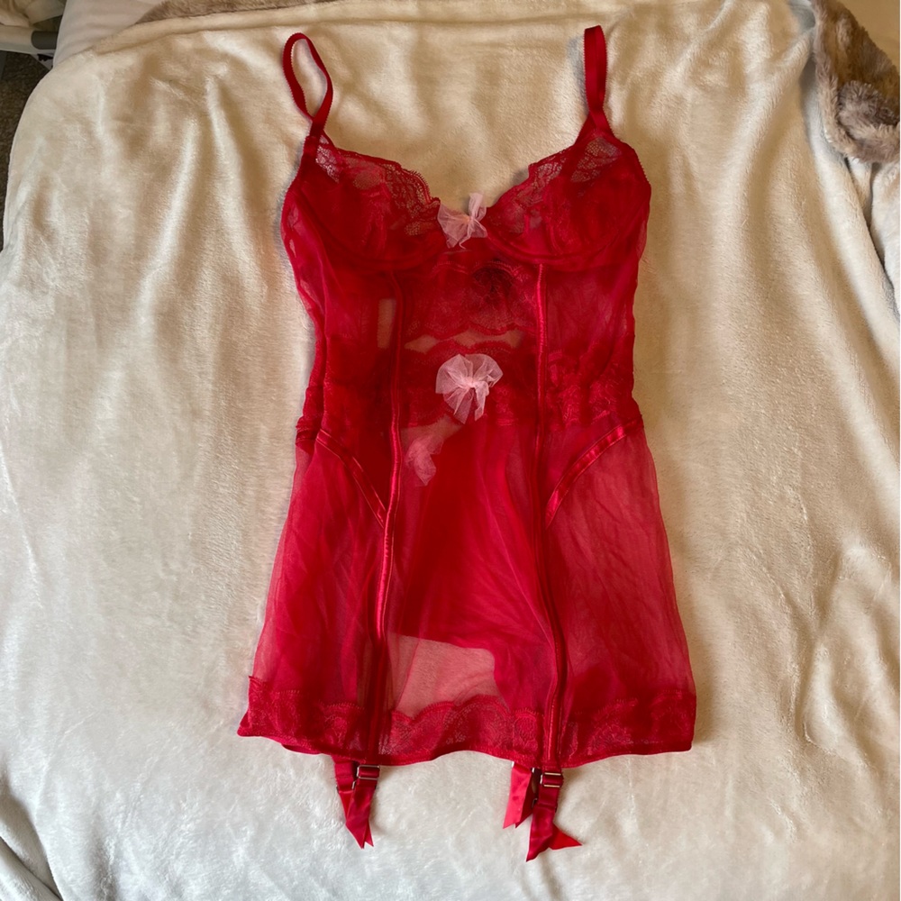 NWOT: Victoria’s Secret size 34B: Dream Angels red unlined mesh garter slip